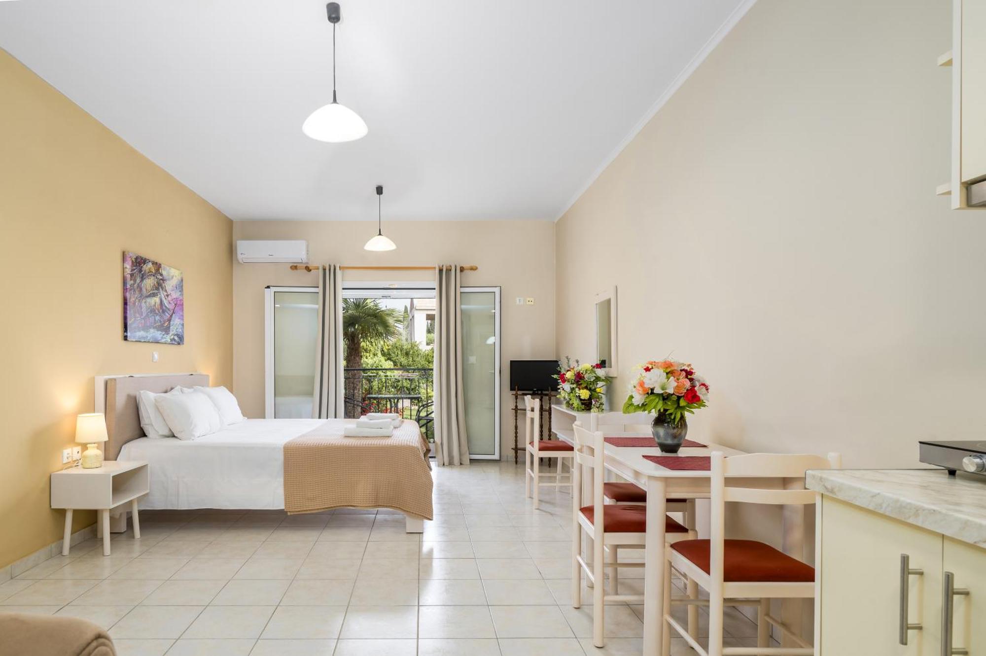 Dallas Hotel Svoronata Buitenkant foto